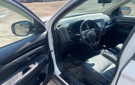 Mitsubishi Outlander III рестайлинг 3, 2015 год, 1 383 000 рублей, 13 фотография