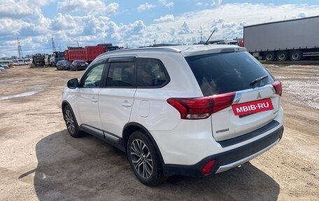 Mitsubishi Outlander III рестайлинг 3, 2015 год, 1 383 000 рублей, 3 фотография