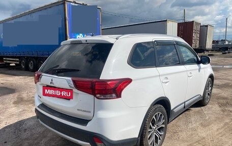 Mitsubishi Outlander III рестайлинг 3, 2015 год, 1 383 000 рублей, 7 фотография