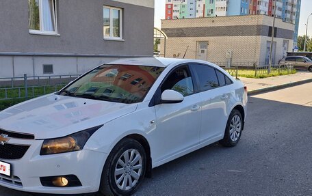 Chevrolet Cruze II, 2010 год, 620 000 рублей, 2 фотография