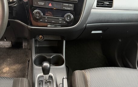 Mitsubishi Outlander III рестайлинг 3, 2016 год, 1 650 000 рублей, 8 фотография