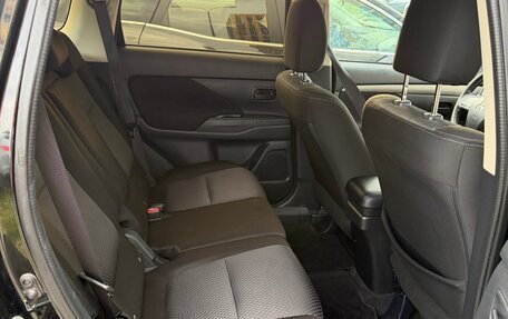 Mitsubishi Outlander III рестайлинг 3, 2016 год, 1 650 000 рублей, 6 фотография