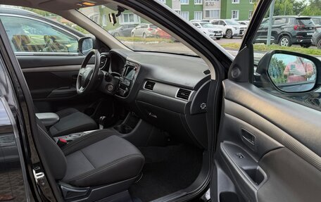Mitsubishi Outlander III рестайлинг 3, 2016 год, 1 650 000 рублей, 5 фотография