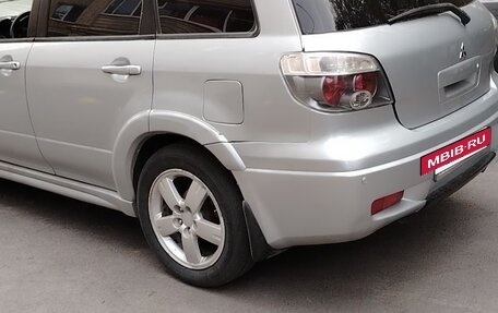 Mitsubishi Outlander III рестайлинг 3, 2004 год, 450 000 рублей, 2 фотография