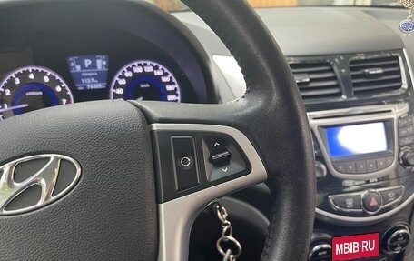 Hyundai Solaris II рестайлинг, 2013 год, 1 000 000 рублей, 8 фотография