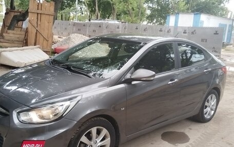 Hyundai Solaris II рестайлинг, 2013 год, 1 000 000 рублей, 3 фотография