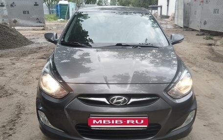 Hyundai Solaris II рестайлинг, 2013 год, 1 000 000 рублей, 2 фотография