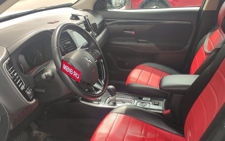 Mitsubishi Outlander III рестайлинг 3, 2021 год, 2 500 000 рублей, 7 фотография