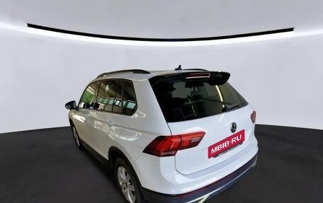 Volkswagen Tiguan II, 2022 год, 2 392 000 рублей, 4 фотография