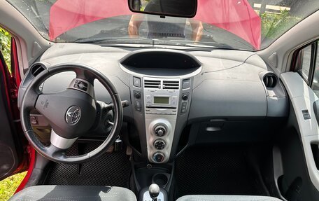 Toyota Yaris III рестайлинг, 2007 год, 420 000 рублей, 11 фотография