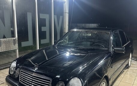 Mercedes-Benz E-Класс, 1997 год, 450 000 рублей, 1 фотография
