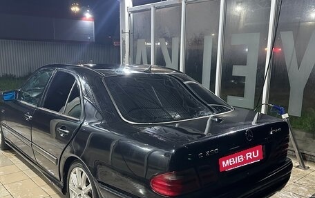 Mercedes-Benz E-Класс, 1997 год, 450 000 рублей, 8 фотография