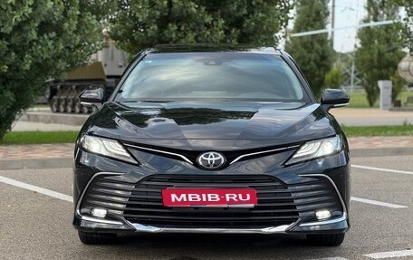Toyota Camry, 2023 год, 3 200 000 рублей, 1 фотография