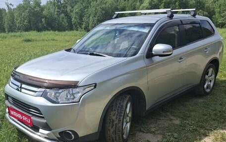 Mitsubishi Outlander III рестайлинг 3, 2014 год, 1 350 000 рублей, 1 фотография