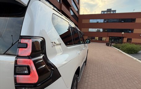 Toyota Land Cruiser Prado 150 рестайлинг 2, 2021 год, 7 650 000 рублей, 3 фотография