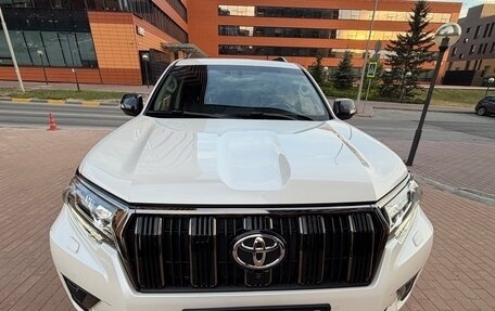 Toyota Land Cruiser Prado 150 рестайлинг 2, 2021 год, 7 650 000 рублей, 9 фотография