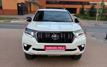 Toyota Land Cruiser Prado 150 рестайлинг 2, 2021 год, 7 650 000 рублей, 6 фотография