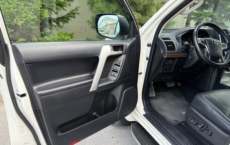 Toyota Land Cruiser Prado 150 рестайлинг 2, 2021 год, 7 650 000 рублей, 12 фотография
