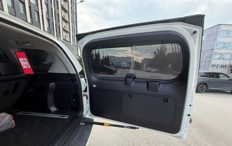 Toyota Land Cruiser Prado 150 рестайлинг 2, 2021 год, 7 650 000 рублей, 15 фотография