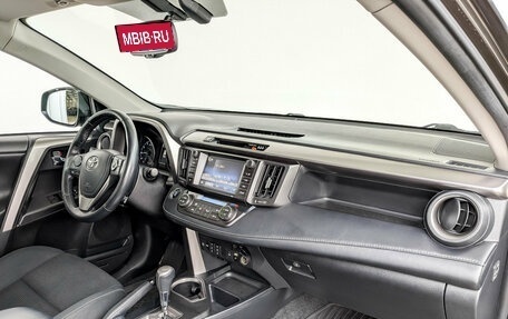 Toyota RAV4, 2018 год, 2 200 000 рублей, 11 фотография