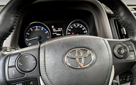 Toyota RAV4, 2018 год, 2 200 000 рублей, 24 фотография