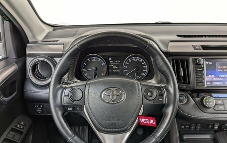 Toyota RAV4, 2018 год, 2 200 000 рублей, 21 фотография