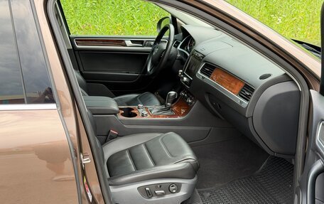 Volkswagen Touareg III, 2011 год, 2 650 000 рублей, 30 фотография