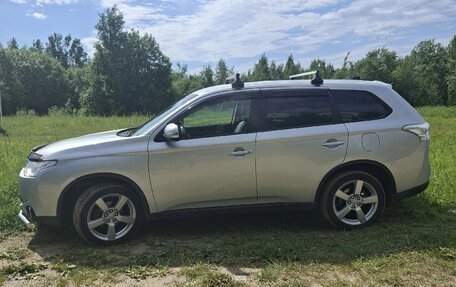 Mitsubishi Outlander III рестайлинг 3, 2014 год, 1 350 000 рублей, 3 фотография