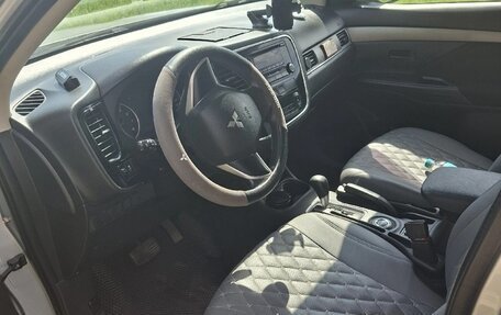 Mitsubishi Outlander III рестайлинг 3, 2014 год, 1 350 000 рублей, 6 фотография