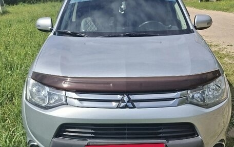 Mitsubishi Outlander III рестайлинг 3, 2014 год, 1 350 000 рублей, 2 фотография