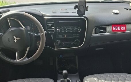 Mitsubishi Outlander III рестайлинг 3, 2014 год, 1 350 000 рублей, 7 фотография