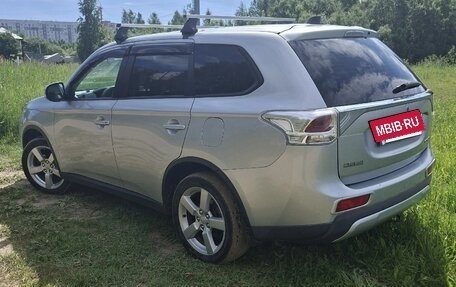 Mitsubishi Outlander III рестайлинг 3, 2014 год, 1 350 000 рублей, 4 фотография