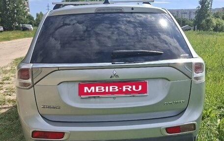 Mitsubishi Outlander III рестайлинг 3, 2014 год, 1 350 000 рублей, 5 фотография