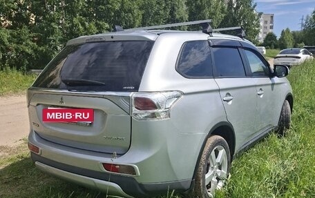 Mitsubishi Outlander III рестайлинг 3, 2014 год, 1 350 000 рублей, 8 фотография