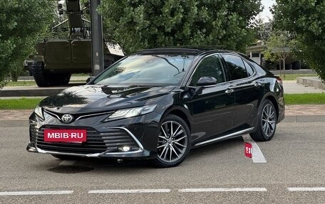 Toyota Camry, 2023 год, 3 200 000 рублей, 2 фотография