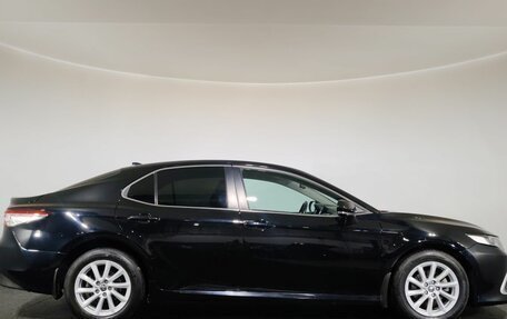Toyota Camry, 2021 год, 2 600 000 рублей, 4 фотография
