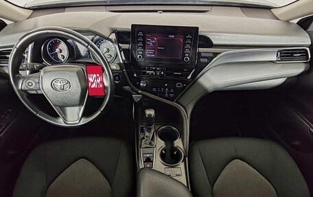 Toyota Camry, 2021 год, 2 600 000 рублей, 9 фотография