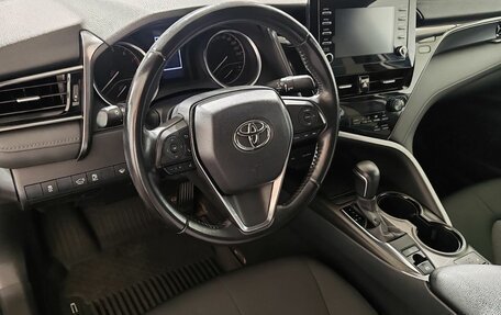 Toyota Camry, 2021 год, 2 600 000 рублей, 11 фотография