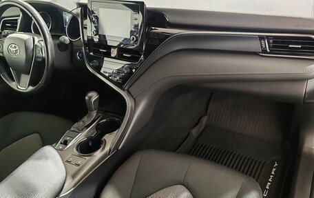 Toyota Camry, 2021 год, 2 600 000 рублей, 13 фотография