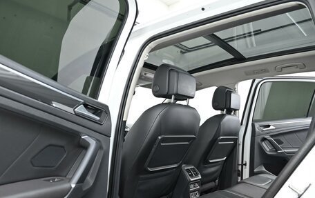 Volkswagen Tiguan II, 2018 год, 2 045 000 рублей, 12 фотография