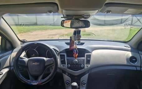 Chevrolet Cruze II, 2010 год, 750 000 рублей, 8 фотография