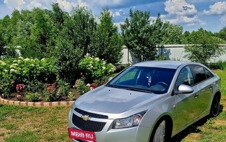 Chevrolet Cruze II, 2010 год, 750 000 рублей, 3 фотография
