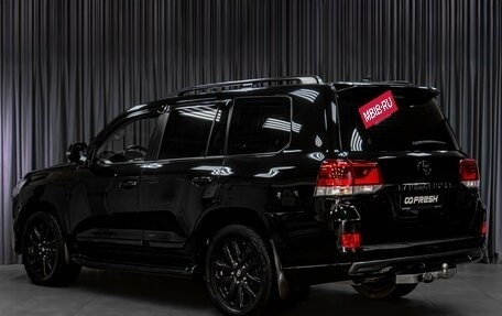 Toyota Land Cruiser 200, 2017 год, 6 369 000 рублей, 2 фотография