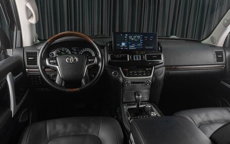 Toyota Land Cruiser 200, 2017 год, 6 369 000 рублей, 11 фотография