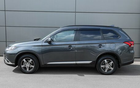 Mitsubishi Outlander III рестайлинг 3, 2021 год, 2 649 000 рублей, 9 фотография