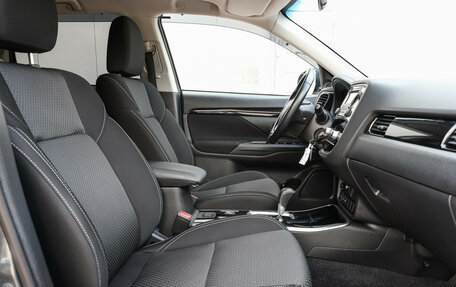 Mitsubishi Outlander III рестайлинг 3, 2021 год, 2 649 000 рублей, 11 фотография