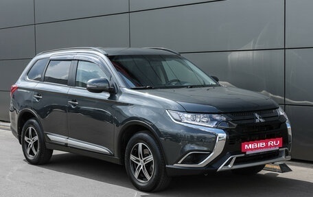Mitsubishi Outlander III рестайлинг 3, 2021 год, 2 649 000 рублей, 4 фотография