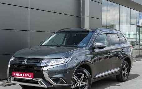 Mitsubishi Outlander III рестайлинг 3, 2021 год, 2 649 000 рублей, 2 фотография