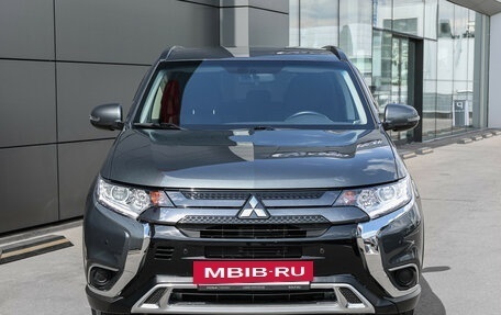 Mitsubishi Outlander III рестайлинг 3, 2021 год, 2 649 000 рублей, 3 фотография