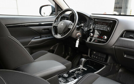 Mitsubishi Outlander III рестайлинг 3, 2021 год, 2 649 000 рублей, 12 фотография
